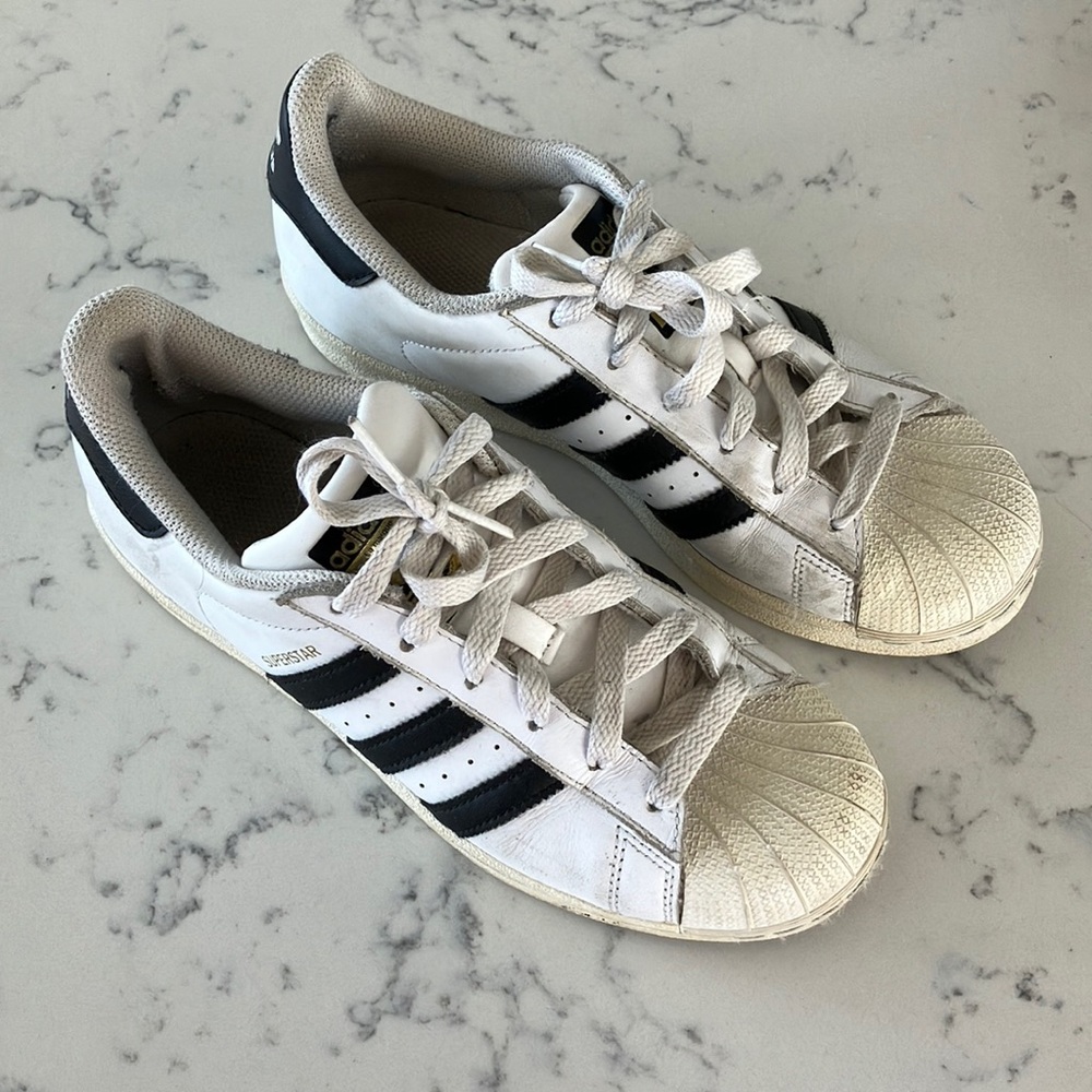 Adidas superstar sneakers size men’s 7 women’s 8.5